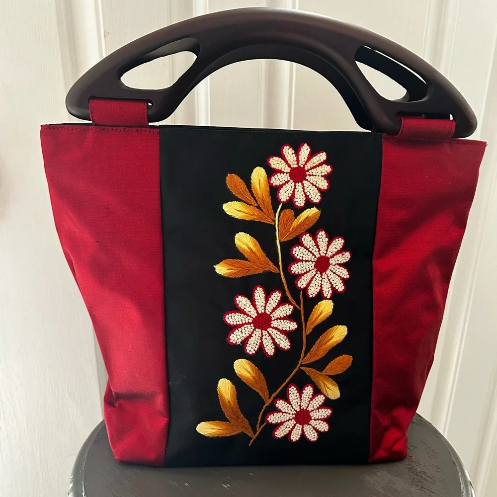 Yen Linh Vintage‎ Red and Black Floral Embroidered Women's Bag